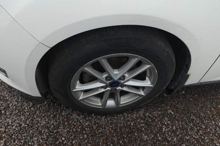 Used Ford Focus 2015 Hatchback 1.6L Automatic Fashion Edition Left Front Wheel Hub