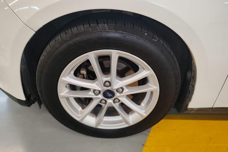 Used Ford Focus 2015 Hatchback 1.6L Automatic Fashion Edition Left Front Wheel Hub