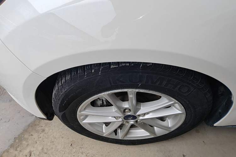 Used Ford Focus 2015 Sedan 1.6L Automatic Trend Model Left Front Wheel Hub