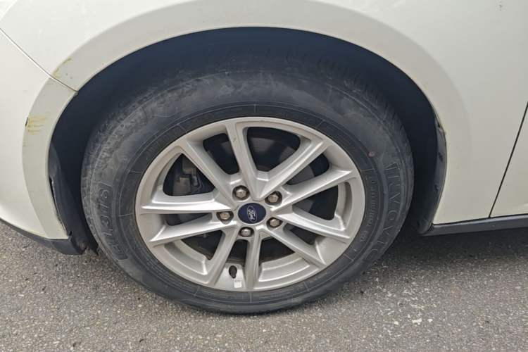 Used Ford Focus 2015 Hatchback 1.6L Automatic Fashion Edition Left Front Wheel Hub
