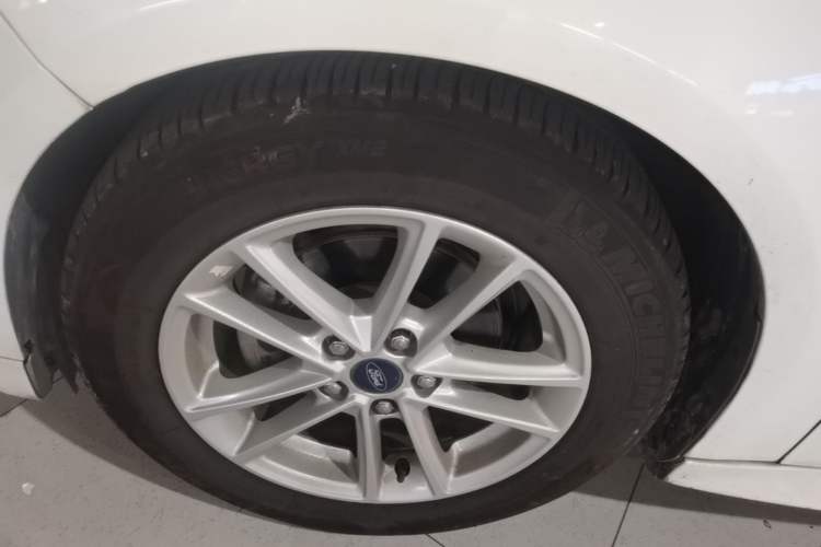 Used Ford Focus 2015 Hatchback EcoBoost 180 Automatic Elite Model Left Front Wheel Hub