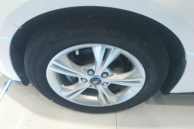 Used Ford Focus 2015 Hatchback 1.6L Automatic Comfort Model Left Front Wheel Hub