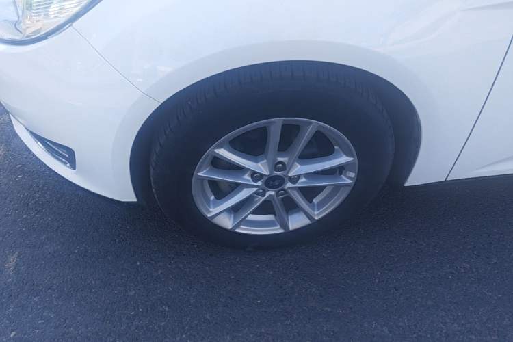 Used Ford Focus 2015 Hatchback 1.6L Automatic Fashion Edition Left Front Wheel Hub
