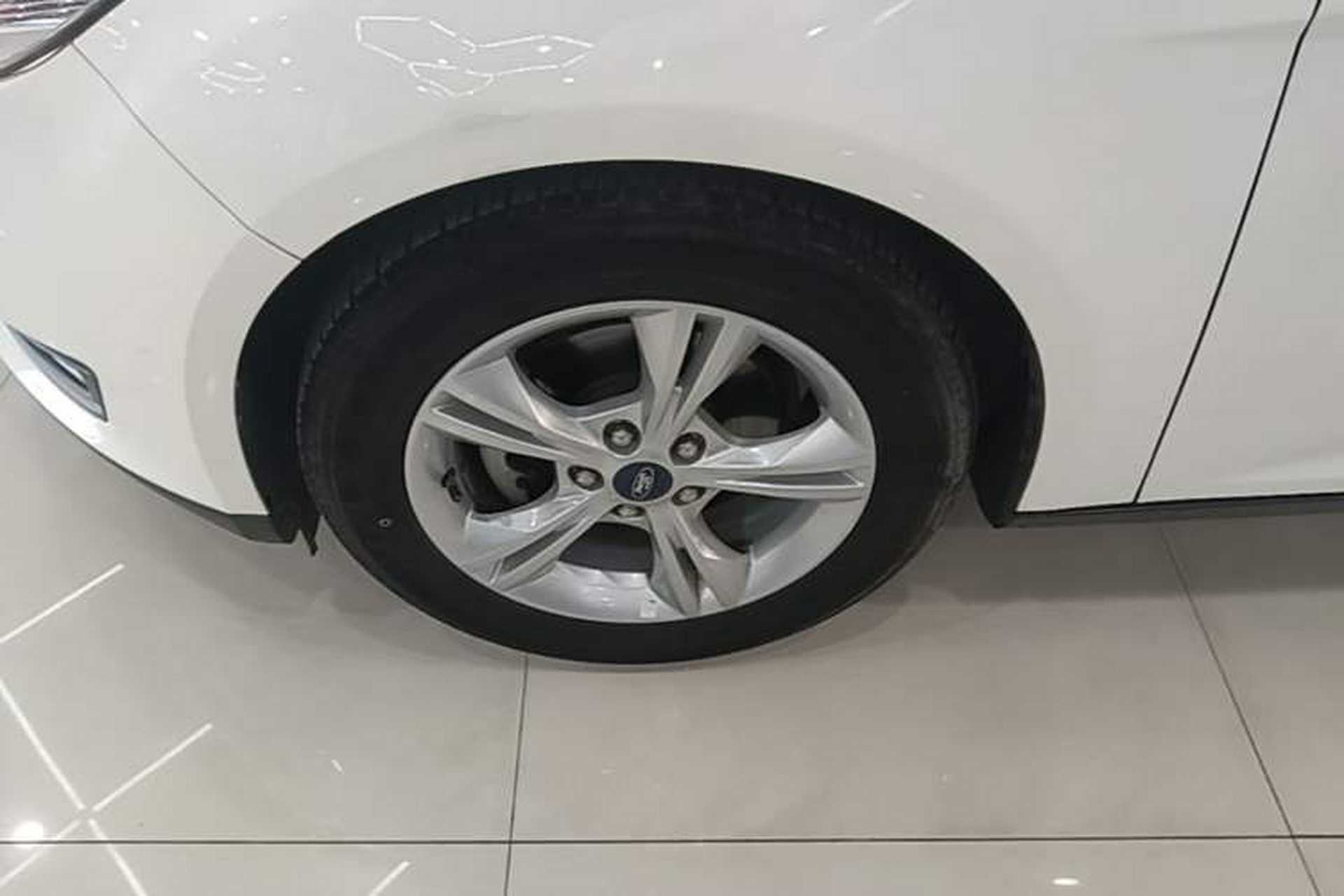 Used Ford Focus 2015 Sedan 1.6L Automatic Comfort Model Left Front Wheel Hub