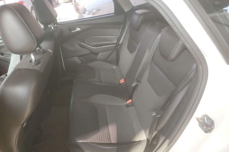 Used Ford Focus 2015 Hatchback EcoBoost 125 Automatic Supreme Style Edition Left Rear Seat
