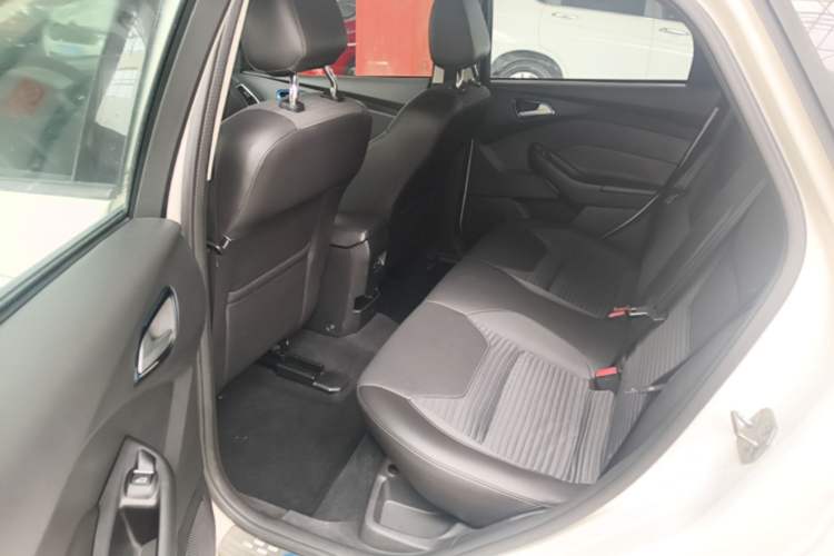 Used Ford Focus 2015 Sedan EcoBoost 125 Automatic Supreme Style Edition Left Rear Seat