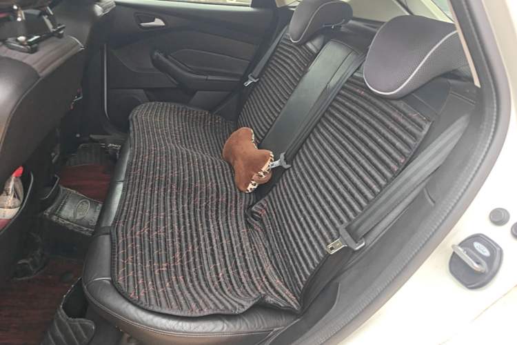 Used Ford Focus 2015 Hatchback EcoBoost 125 Automatic Supreme Style Edition Left Rear Seat