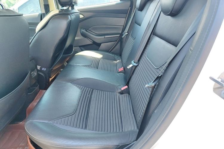 Used Ford Focus 2015 Hatchback EcoBoost 125 Automatic Supreme Style Edition Left Rear Seat
