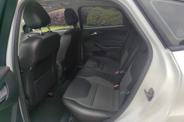 Used Ford Focus 2015 Hatchback EcoBoost 125 Automatic Supreme Style Edition Left Rear Seat