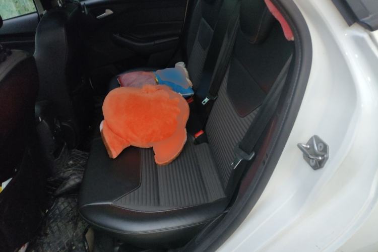 Used Ford Focus 2015 Hatchback EcoBoost 125 Manual – Ultra-Style Edition Left Rear Seat