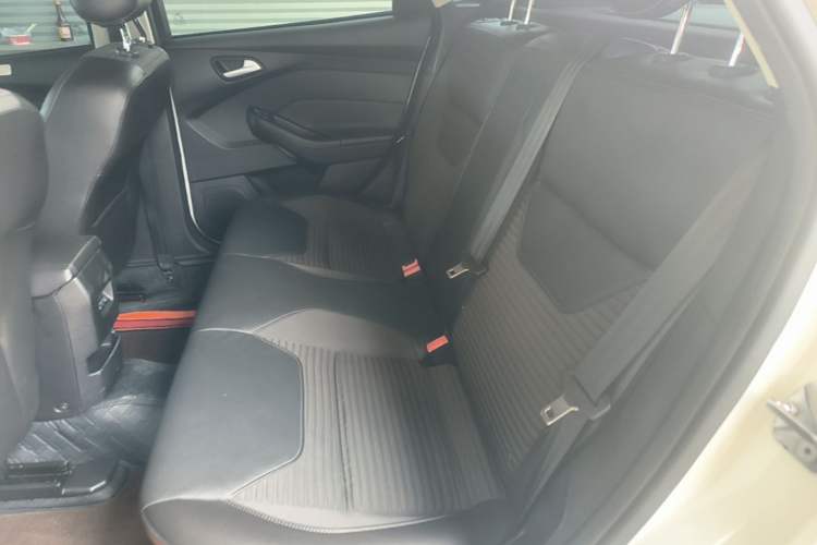 Used Ford Focus 2015 Hatchback EcoBoost 125 Automatic Supreme Style Edition Left Rear Seat