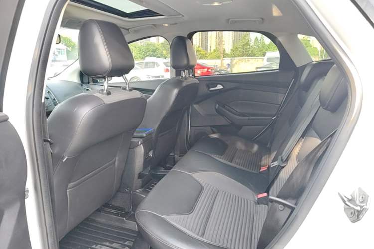 Used Ford Focus 2015 Hatchback EcoBoost 125 Automatic Supreme Style Edition Left Rear Seat