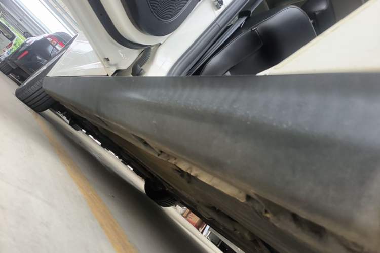 Used Ford Focus 2015 Hatchback EcoBoost 125 Automatic Supreme Style Edition Left Side Sill