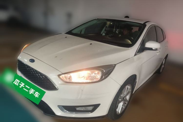 Used Ford Focus 2015 Hatchback 1.6L Automatic Fashion Edition Guazi used car, China used car export, Used car for sale, Used cars, Cheapest cars for sale
