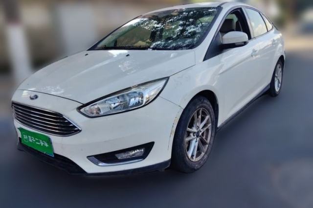 Używany Ford Focus 2015 Sedan EcoBoost 125 Manual – Ultra-Style Edition