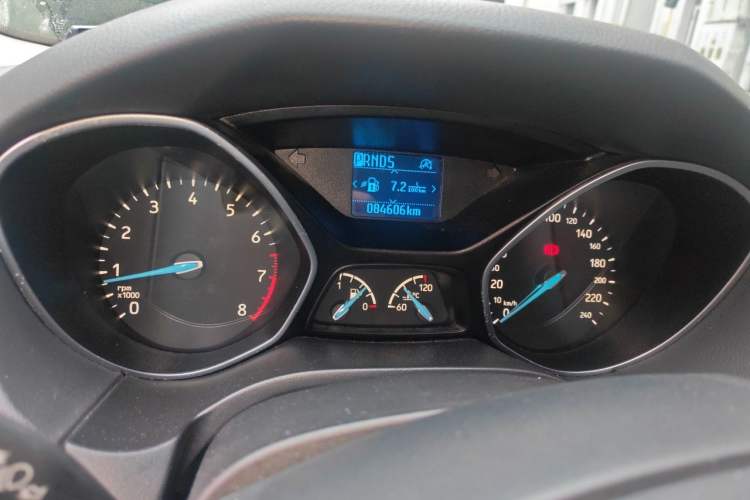 Used Ford Focus 2015 Hatchback EcoBoost 125 Automatic Supreme Style Edition Odometer Close Up