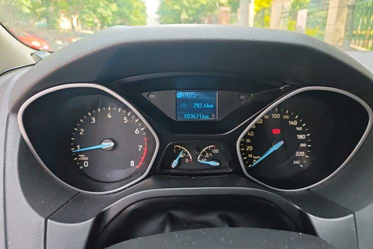 Used Ford Focus 2015 Hatchback 1.6L Automatic Comfort Model Odometer Close Up