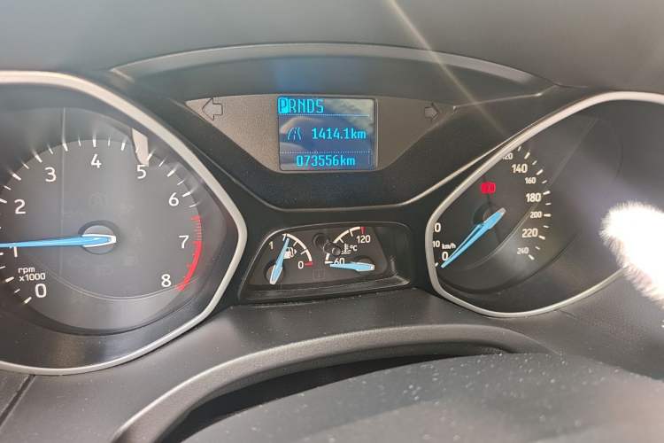 Used Ford Focus 2015 Hatchback 1.6L Automatic Comfort Model Odometer Close Up