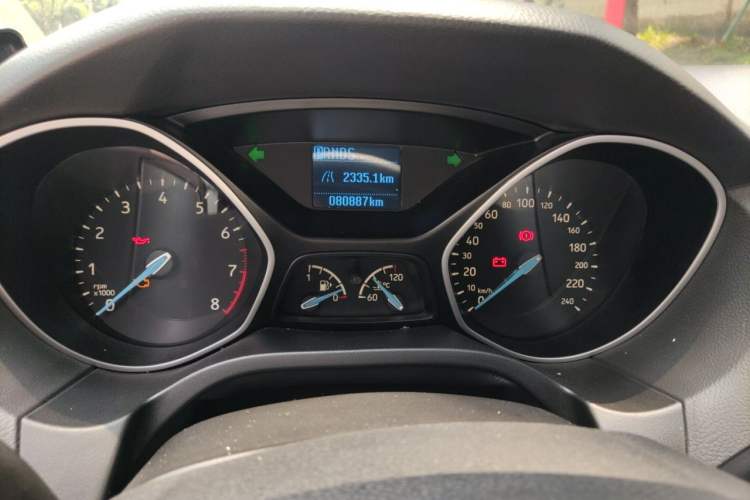 Used Ford Focus 2015 Hatchback 1.6L Automatic Comfort Model Odometer Close Up