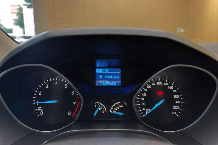 Used Ford Focus 2015 Hatchback 1.6L Automatic Comfort Model Odometer Close Up