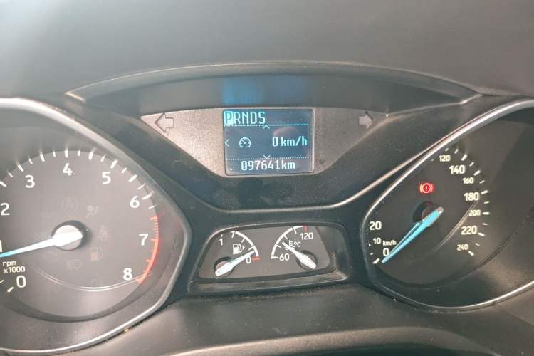Used Ford Focus 2015 Hatchback EcoBoost 125 Automatic Supreme Style Edition Odometer Close Up