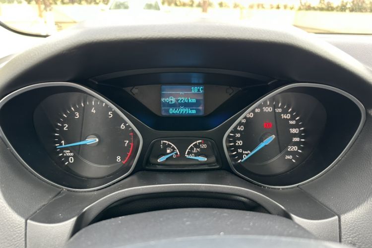 Used Ford Focus 2015 Hatchback EcoBoost 125 Manual – Ultra-Style Edition Odometer Close Up