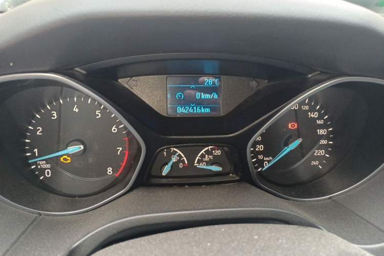 Used Ford Focus 2015 Hatchback EcoBoost 125 Manual – Ultra-Style Edition Odometer Close Up