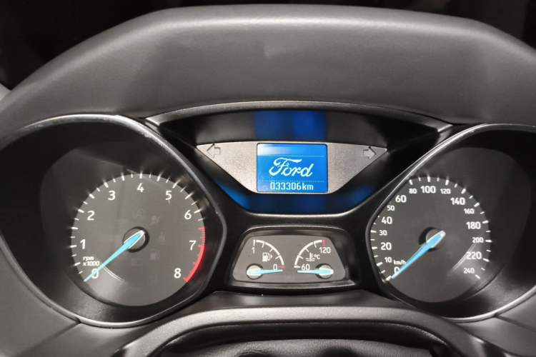 Used Ford Focus 2015 Hatchback EcoBoost 125 Automatic Supreme Style Edition Odometer Close Up