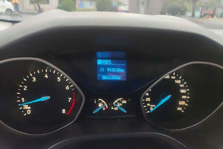 Used Ford Focus 2015 Hatchback 1.6L Automatic Comfort Model Odometer Close Up