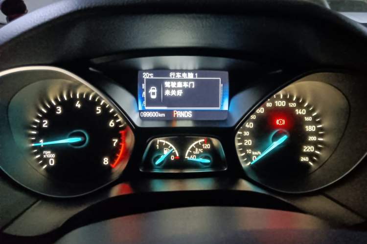 Used Ford Focus 2015 Hatchback EcoBoost 180 Automatic Elite Model Odometer Close Up