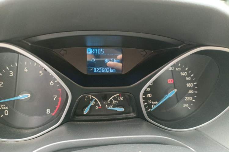 Used Ford Focus 2015 Hatchback 1.6L Automatic Comfort Model Odometer Close Up