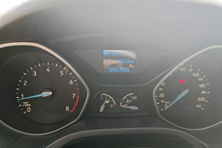 Used Ford Focus 2015 Hatchback 1.6L Automatic Comfort Model Odometer Close Up