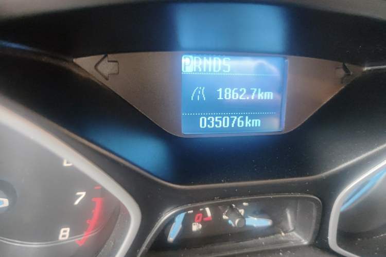 Used Ford Focus 2015 Hatchback 1.6L Automatic Comfort Model Odometer Close Up