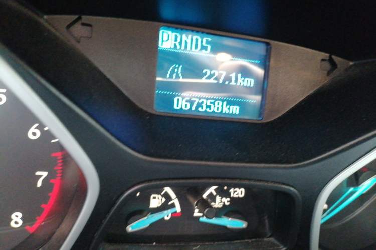 Used Ford Focus 2015 Hatchback 1.6L Automatic Comfort Model Odometer Close Up