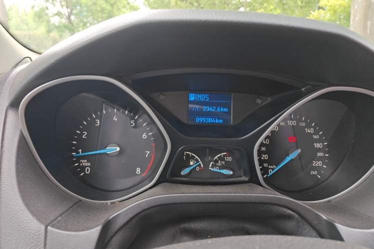 Used Ford Focus 2015 Hatchback 1.6L Automatic Comfort Model Odometer Close Up