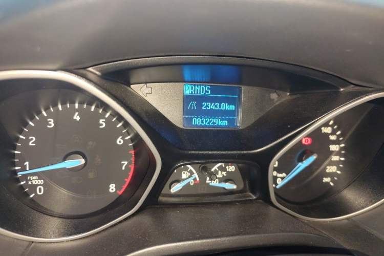 Used Ford Focus 2015 Hatchback 1.6L Automatic Comfort Model Odometer Close Up