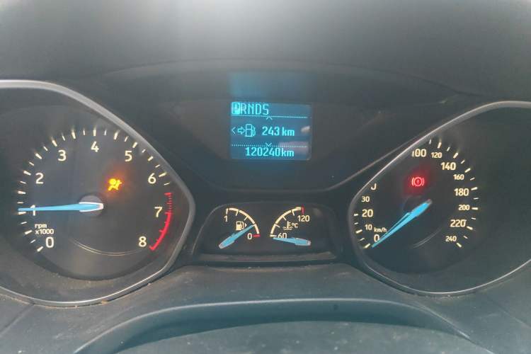 Used Ford Focus 2015 Hatchback EcoBoost 125 Automatic Supreme Style Edition Odometer Close Up