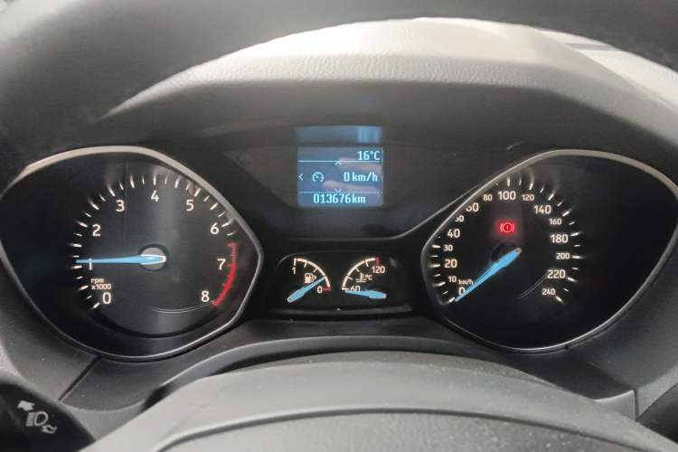 Used Ford Focus 2015 Hatchback 1.6L Manual Fashion Edition Odometer Close Up