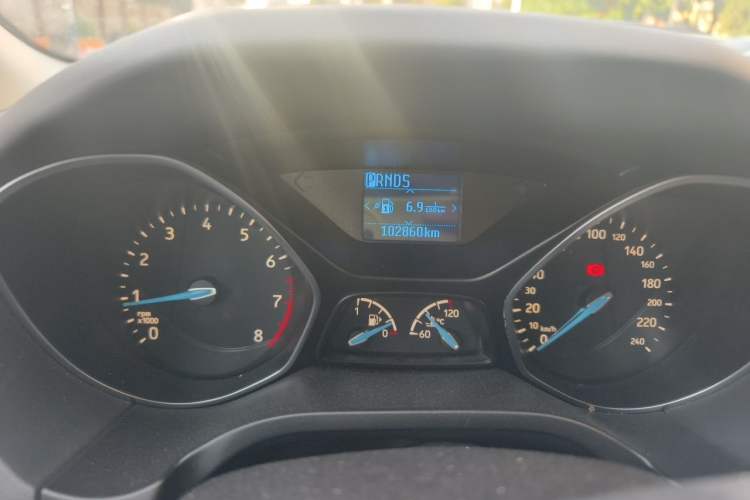 Used Ford Focus 2015 Hatchback 1.6L Automatic Fashion Edition Odometer Close Up