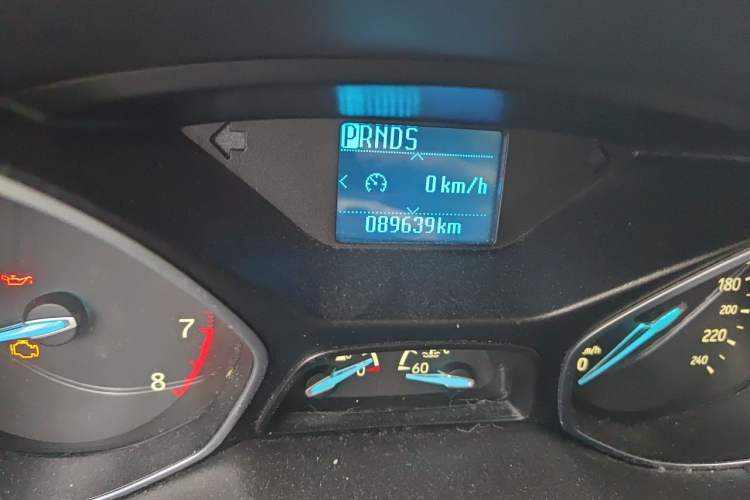 Used Ford Focus 2015 Hatchback EcoBoost 125 Automatic Supreme Style Edition Odometer Close Up