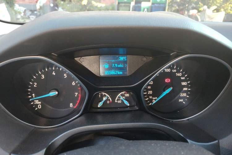 Used Ford Focus 2015 Hatchback 1.6L Manual Fashion Edition Odometer Close Up