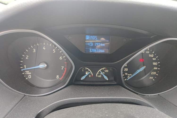 Used Ford Focus 2015 Sedan EcoBoost 125 Automatic Supreme Style Edition Odometer Close Up