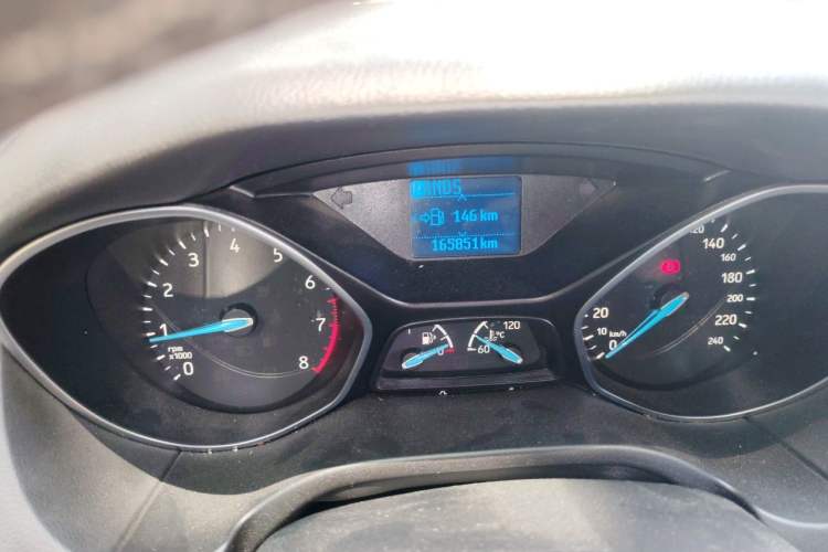 Used Ford Focus 2015 Hatchback EcoBoost 125 Automatic Supreme Style Edition Odometer Close Up