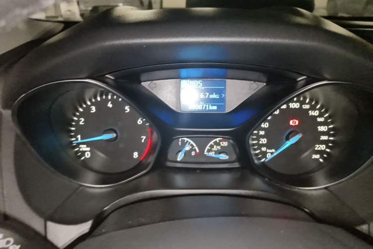 Used Ford Focus 2015 Sedan 1.6L Automatic Trend Model Odometer Close Up