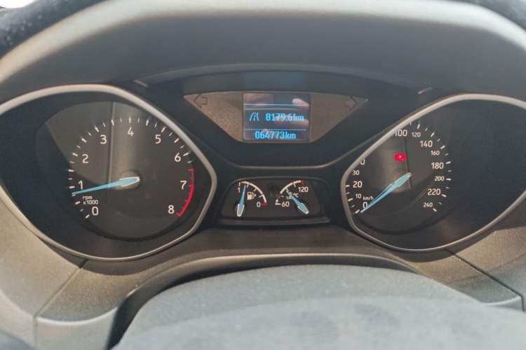 Used Ford Focus 2015 Hatchback 1.6L Manual Comfort Edition Odometer Close Up