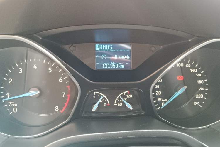 Used Ford Focus 2015 Sedan EcoBoost 125 Automatic Supreme Style Edition Odometer Close Up