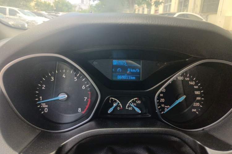 Used Ford Focus 2015 Sedan 1.6L Automatic Trend Model Odometer Close Up