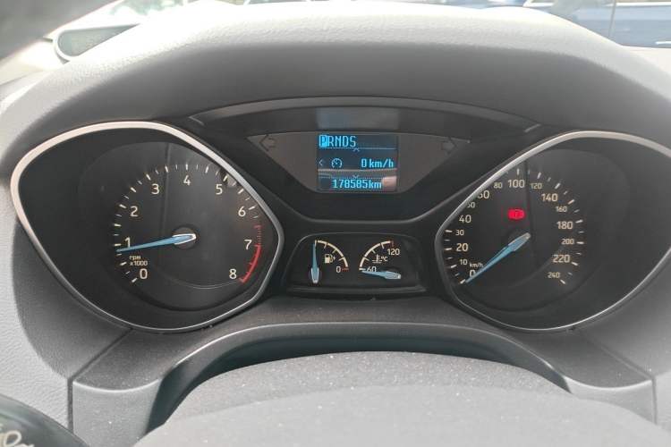 Used Ford Focus 2015 Hatchback EcoBoost 125 Automatic Supreme Style Edition Odometer Close Up