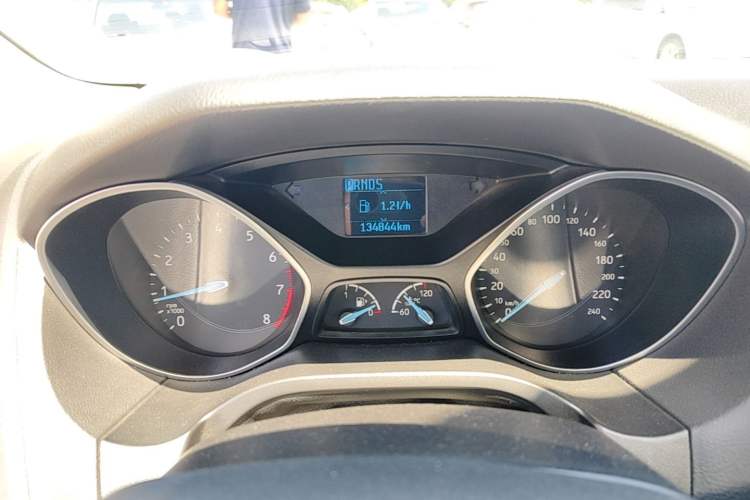 Used Ford Focus 2015 Hatchback EcoBoost 125 Automatic Supreme Style Edition Odometer Close Up