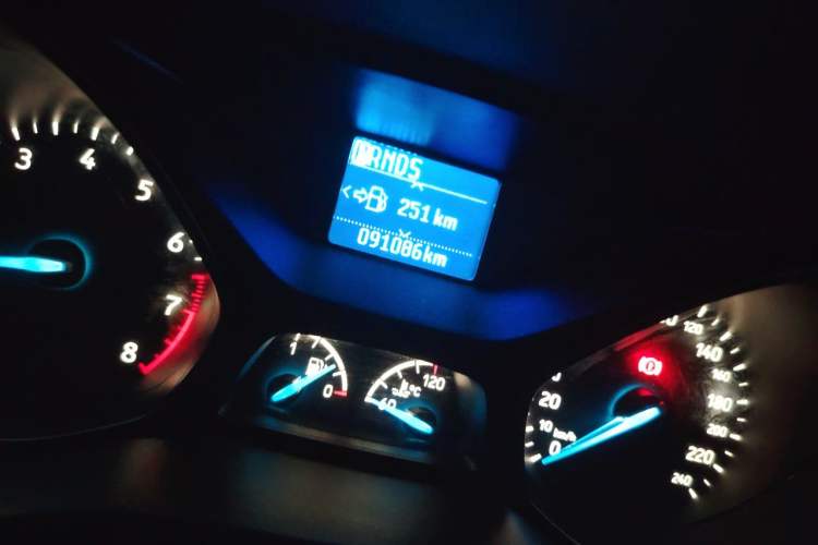 Used Ford Focus 2015 Hatchback EcoBoost 125 Automatic Supreme Style Edition Odometer Close Up